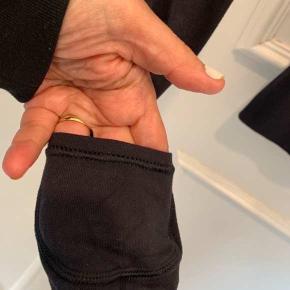 Lululemon black half zip pullover. Size 2 - Picture 4 of 6